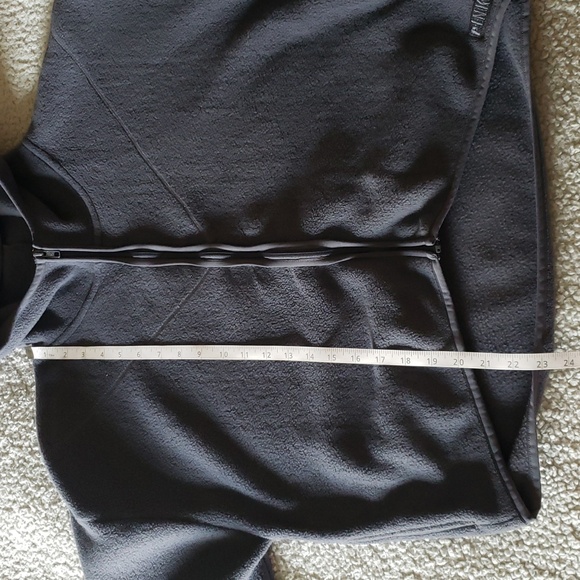 VS PINK Logo High-Low Cropped Fuzzy Sherpa Lined Zip-Up Mock Neck Jacket - Picture 11 of 13